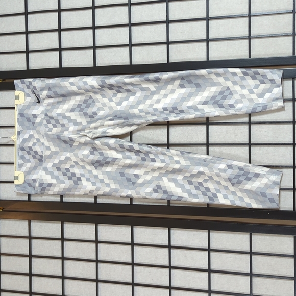 2/40 Nike athletic geometric patterned pants - Picture 2 of 11